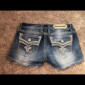 Rock Revival Ena H9 short in Medium Indigo